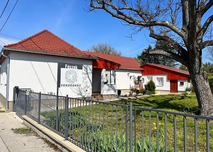 Feszek Vendeghaz 公寓 *